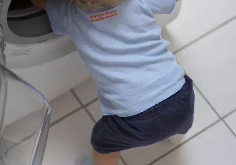 A murit în uscătorul de rufe, în timpul unui joc de v-aţi ascunselea