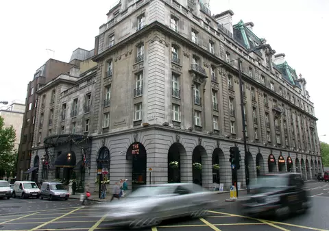 Şofer de camion, condamnat la închisoare pentru că a vrut să vândă hotelul Ritz 
