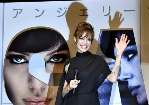 Angelina Jolie sau Jennifer Aniston: pe cine preferaţi?