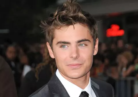 Zac Efron aruncă banii pe stripteuse