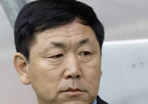 INCREDIBIL! Selecţionerul Coreei de Nord, obligat să muncească în construcţii 