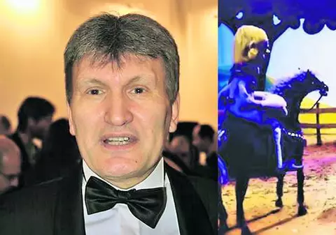 Un român este expert în modelarea eroilor din plastilină