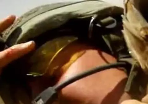 Video | Soldat britanic împuşcat în faţă de talibani