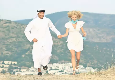 Radu Vâlcan va fi şeic - Proiectul secret de la Acasă TV se va numi «Iubire şi onoare» 