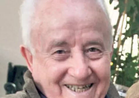 Columbeanca riscă 5 ani de puşcărie pentru că a lovit cu maşina un fotograf - Moni, cum te-ai descurca aici?