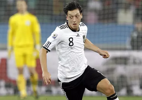 Lupescu: "Echipele din Bundesliga au fost obligate să bage câte 10.000.000 € în juniori"