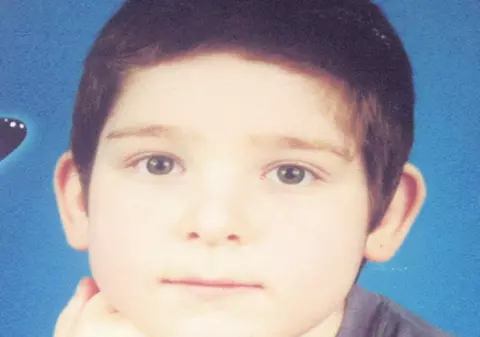 Băieţel înjunghiat din greşeală de bunic