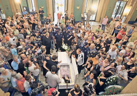 Mădălina va fi îngropată în rochie albă