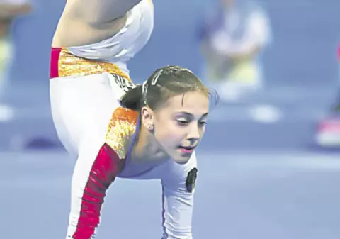 Andreea Răducan, campioană olimpică la gimnastică, a predat educaţie fizică la o şcoală din Bucureşti