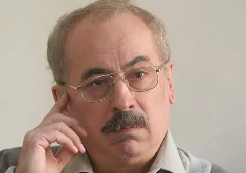 Bolnav de cancer la colon, fostul premier Radu Vasile a fost internat de urgenţă