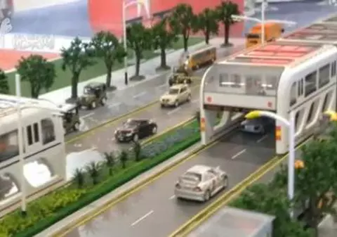 Video | Autobuze pe sub care vor putea trece alte maşini: viitorul Chinei