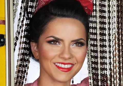 Inna, mai tare decât Nelly Furtado pe Facebook 