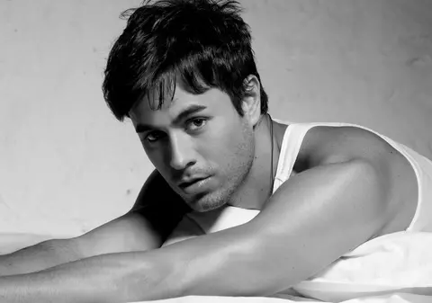 Video | Enrique Iglesias a făcut schi nautic gol