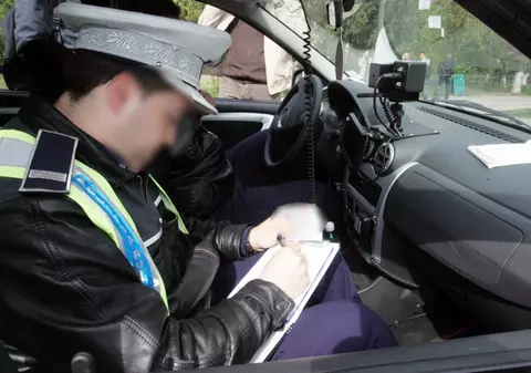 Poliţiştii, sfătuiţi să nu ia şpagă