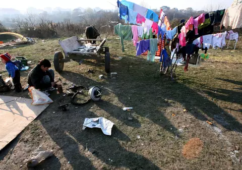 Studiu IRES: doi din trei români sunt intoleranți cu romii. 10% din cei care au răspuns cred că romii au adus coronavirusul în România