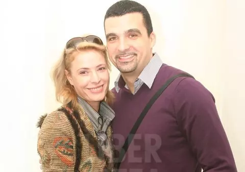 Monica Davidescu: "Nu e normal să-mi fac un renume expunând nimicuri de familie"
