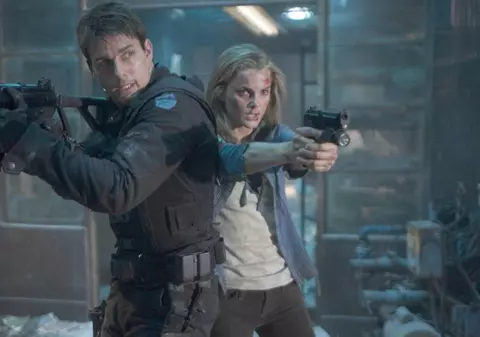 Tom Cruise face “Mission: Impossible IV” pe bani puţini 