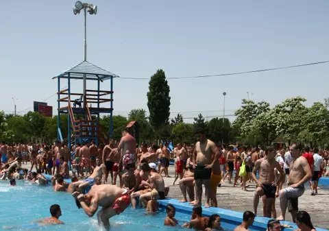 Iată ce boli poţi lua din apa de la ştranduri 