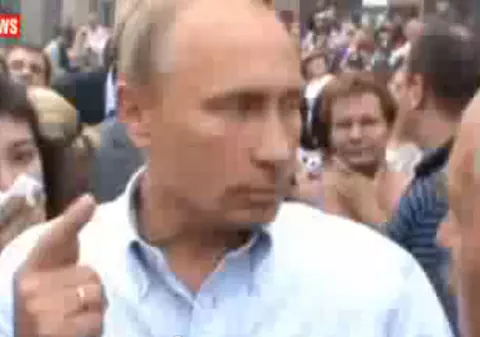Video | Putin, huiduit de populaţia furioasă