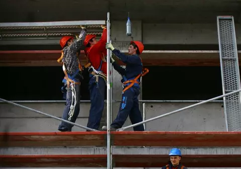 Ministerul Sănătăţii le cere angajatorilor să adapteze programul de lucru în zilele caniculare