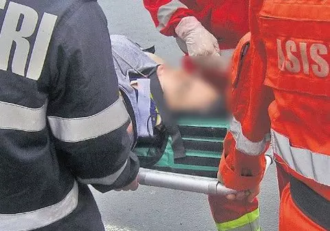 A ajuns în stare critică în spital după ce s-a aruncat de la etaj pentru a cincea oară în ultimele luni