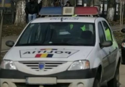 Scandal cu săbii şi bâte între două familii din Mogoşoaia: 5 răniţi