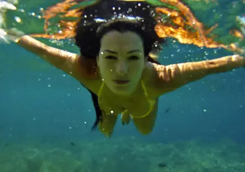 Exclusiv | Silvia De la Vegas a făcut rafting şi a sărit de pe stânci, în Croaţia | Video & foto 