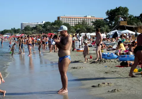 În acest weekend s-au adunat la mare peste 200.000 de turişti