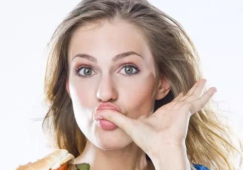 Mâncarea din fast-food, vândută alături de pastile împotriva colesterolului?