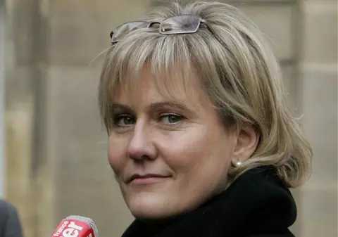 Nadine Morano: ”Rromii să nu se folosească de copii pentru a rămâne în Franţa”