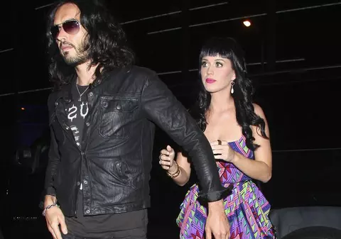 Katy Perry:” Mă simt ca soţia lui Elvis Presley”