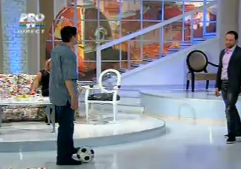 Thomas Beatie a jucat fotbal cu Măruţă, în platou