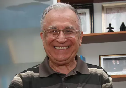 Iliescu: “Nu l-am jignit pe Ponta când l-am făcut cârlan fără minte” 