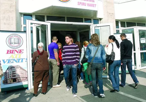 Absolvenţii de la «Spiru» mai dau o dată licenţa!