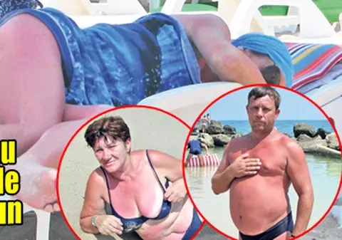 Uaaaau! Nu ustură? - Turiştii de pe Litoral stau la plajă fără să le pese de pericolul la care se expun