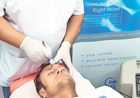 Bote a testat aparatul pentru ten al Madonnei