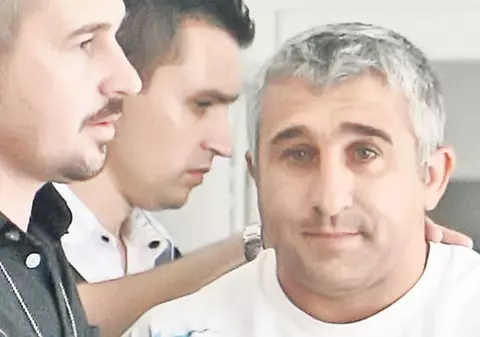 Ziua, bărbat model, noaptea, pedofil pervers