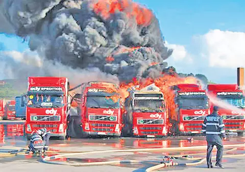 5 TIR-uri au ars ca nişte torţe