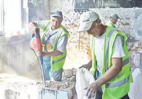 Refac salonul groazei de la maternitatea Giuleşti