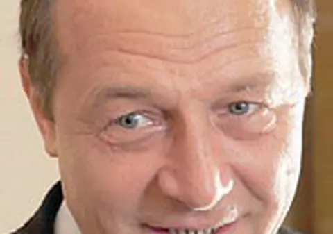Băsescu va lua cu 1.920 de lei mai mult la salariu