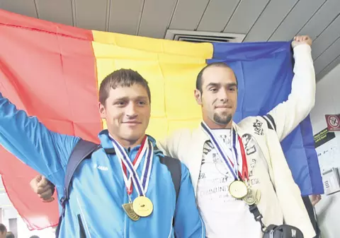 Campionii mondiali la caiac canoe către Emil Boc: «Nu ne tăiaţi din prime»