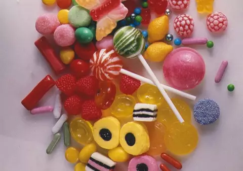 Un parlamentar PSD vrea supraimpozitarea alimentelor și a băuturilor cu un conținut mare de zahăr