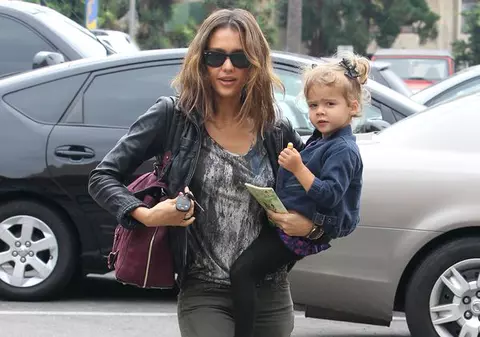 Jessica Alba vrea cât mai mulţi copii