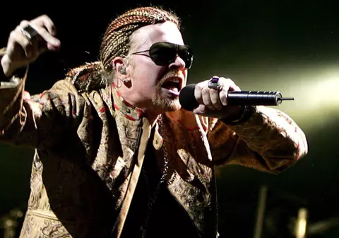 Axl Rose dă vina pe voce pentru agresivitatea sa