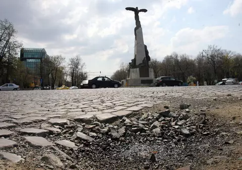 Piatra cubică din zona Aviatorilor, folosită în refacerea centrului istoric