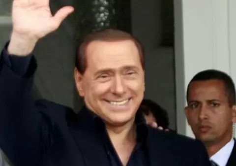 Silvio Berlusconi: „Tinerele să-şi caute iubiţi bogaţi, aşa ca mine”