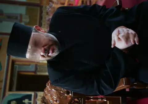Un preot a dat mită ca soţia sa să treacă un examen de titularizare