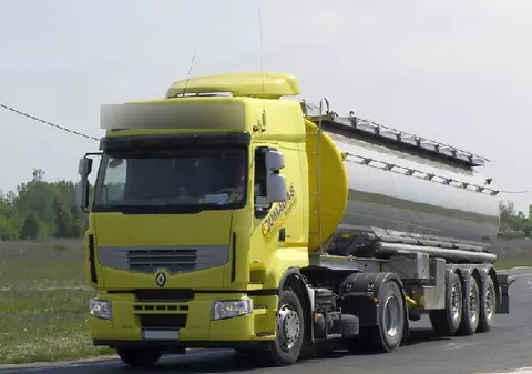 O cisternă cu substanţe toxice s-a răsturnat pe DN1