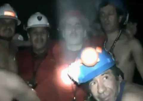 Video | Minerii blocaţi în subteran în Chile au sărbătorit Ziua Independenţei