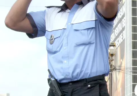 Un poliţist din Arad a fost arestat pentru că a luat mită de 1.600 de euro 